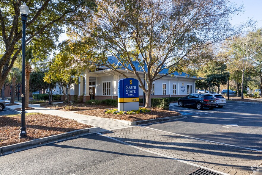 More Photos Of 600 Long Point Rd, Mount Pleasant Unknown For Lease