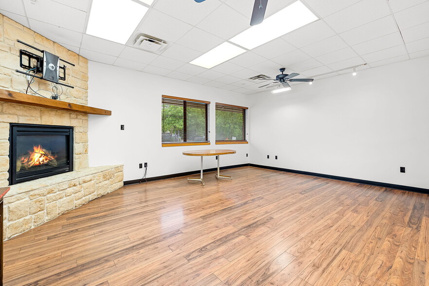 More Photos Of 1515 E Belt Line Rd, Carrollton Office Residential For Sale