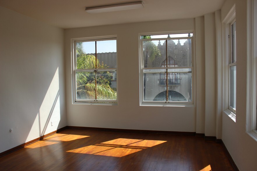 More Photos Of 200-208 N Broadway, Santa Ana Storefront Retail Office For Lease