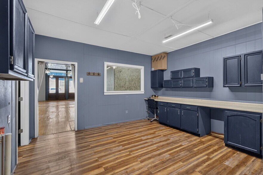 More Photos Of 308 S Main St, Burnet General Retail For Sale