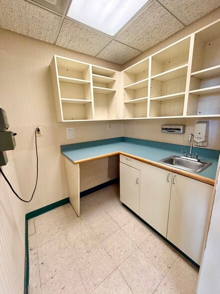 More Photos Of 853-855 Grove St. st, Irvington Healthcare For Lease