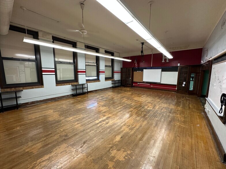 More Photos Of 1100 E Kearney St, Springfield Schools For Sale
