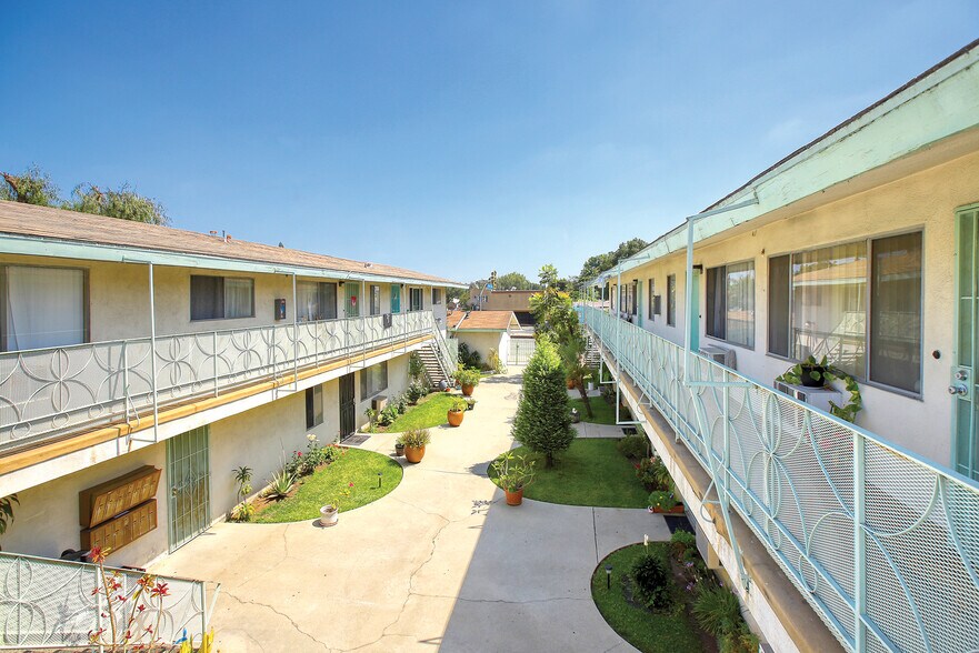 More Photos Of 2821 Randolph St, Huntington Park Apartments For Sale