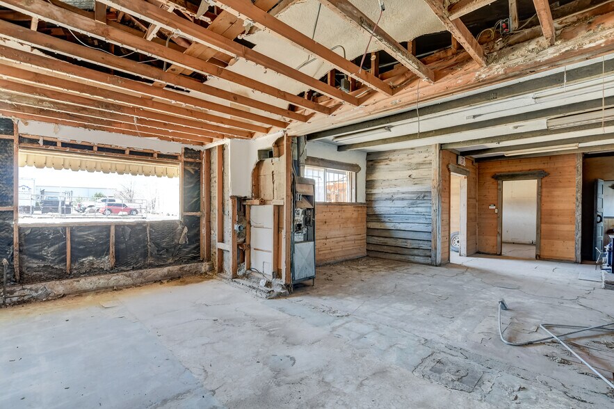 More Photos Of 495 E Z St, Prescott Showroom For Sale