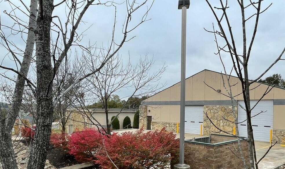 More Photos Of 19605 E 40 Hwy, Independence Warehouse For Sale