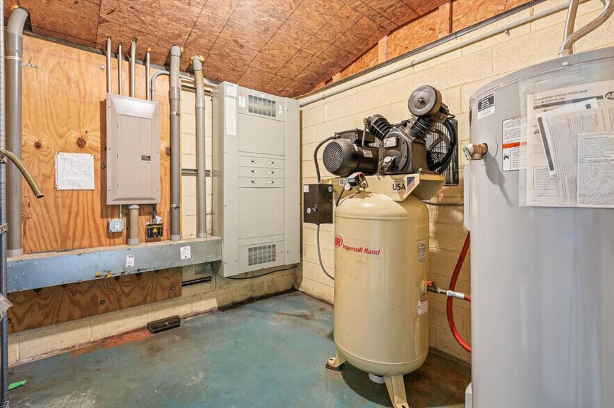 More Photos Of 113 Aileen Rd, Flint Hill Warehouse For Sale