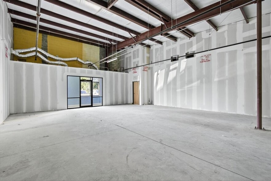 More Photos Of 7645 Merrill Rd, Jacksonville Freestanding For Lease