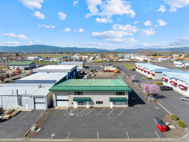 Primary Photo Of 6062-6068 Crater Lake Ave, Central Point Warehouse For Sale