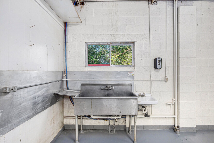 More Photos Of 3344 E Bristol Rd, Burton Warehouse For Sale