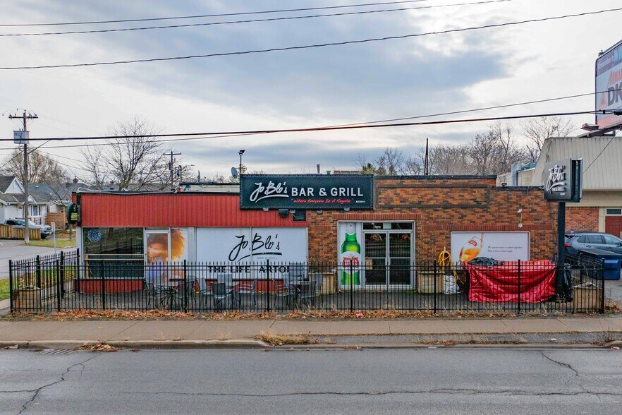 More Photos Of 231 St Paul St W, St Catharines General Retail For Sale