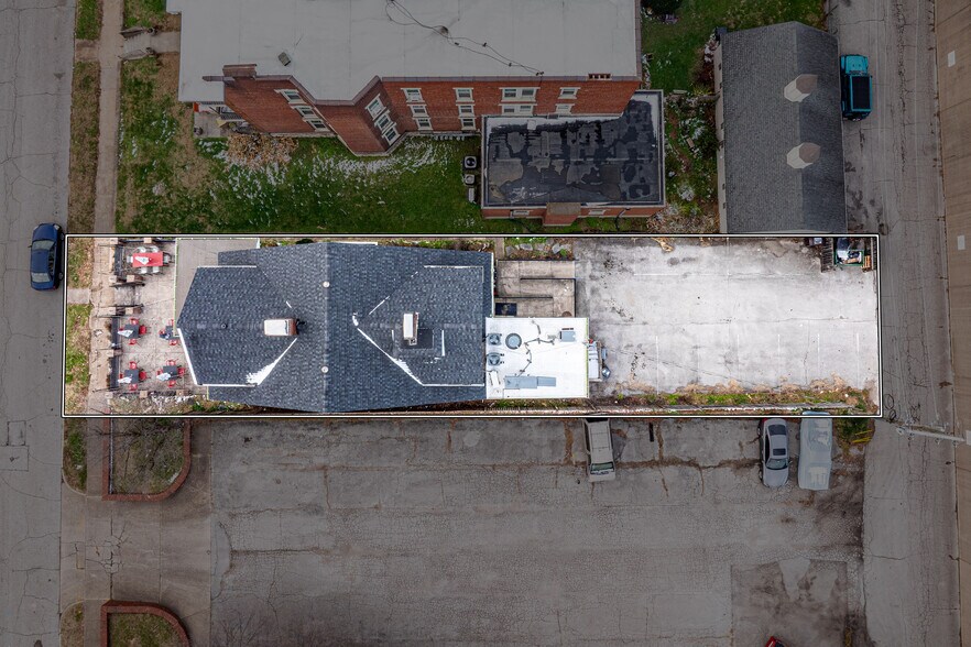 More Photos Of 117 E Riverside Dr, Jeffersonville Restaurant For Lease