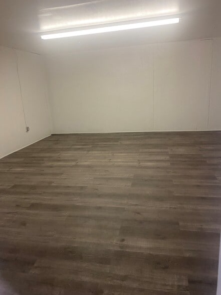 More Photos Of 3101-3115 S Broadway, Los Angeles Manufacturing For Lease