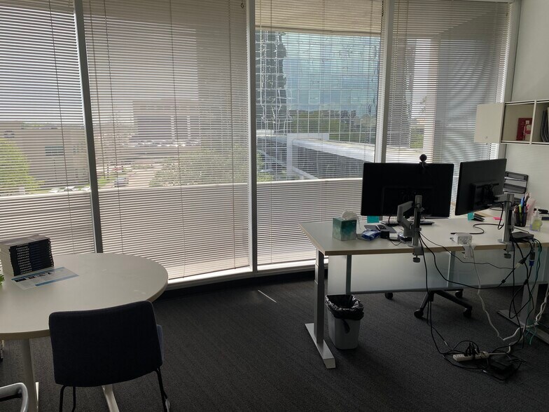 More Photos Of 8 Greenway Plz, Houston Office For Lease