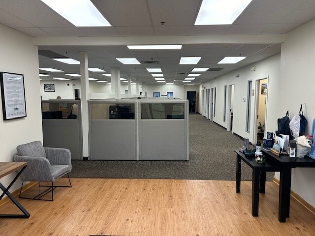 More Photos Of 470 Maryland Dr, Fort Washington Light Distribution For Lease