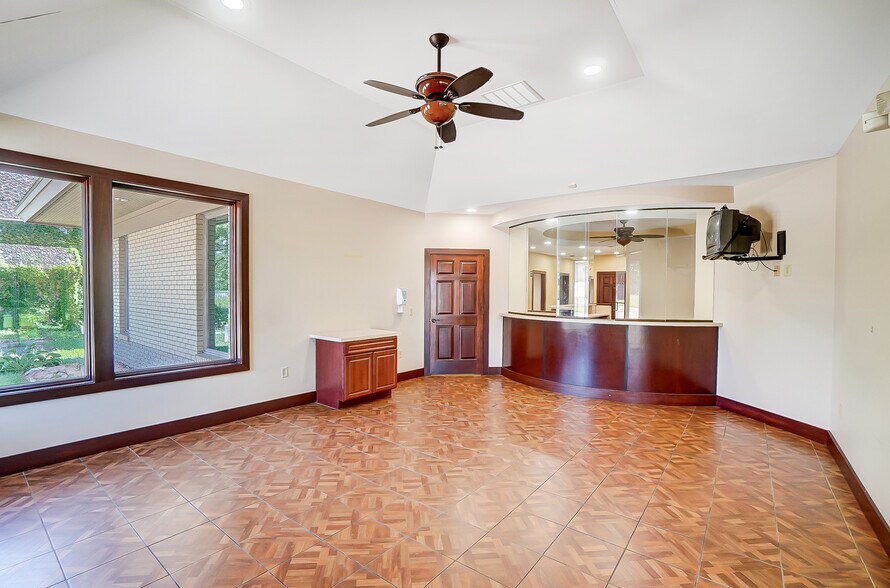 More Photos Of 3300 Philadelphia Dr, Dayton Medical For Sale