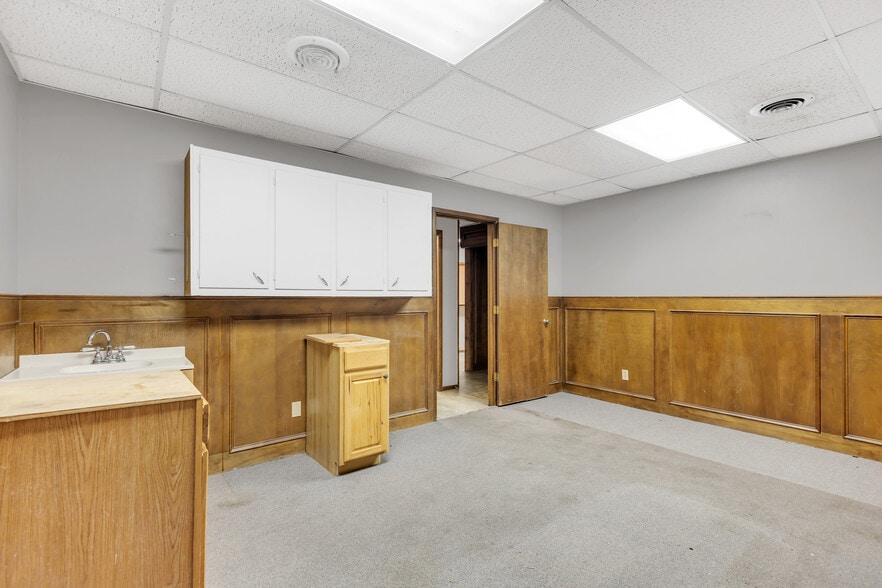 More Photos Of 2479 E 11th St, Odessa Medical For Sale