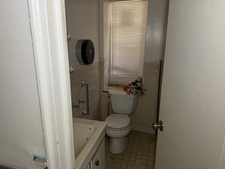 More Photos Of 184 S Pascack Rd, Nanuet Healthcare For Sale