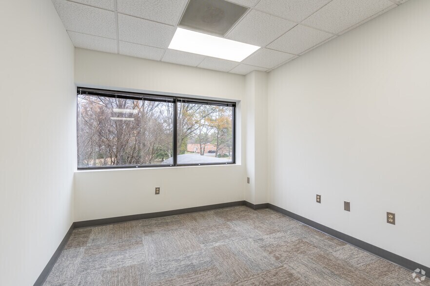 More Photos Of 2809 Emerywood Pky, Richmond Office For Lease