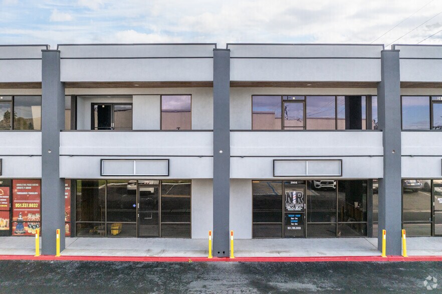 More Photos Of 3901-3923 Tyler St, Riverside Medical For Lease