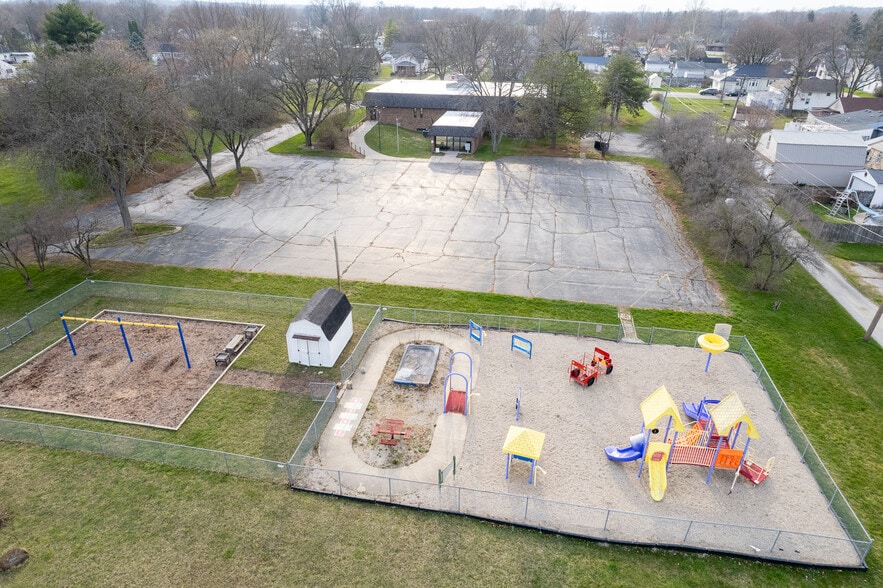 More Photos Of 1255 Engle St, Huntington Light Distribution For Sale