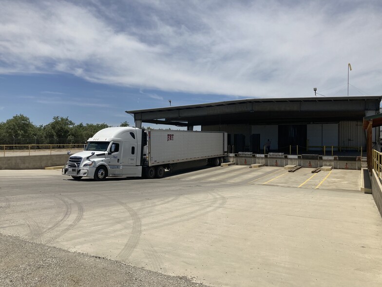 Primary Photo Of 8924 Bear Mountain Blvd, Bakersfield Warehouse For Lease