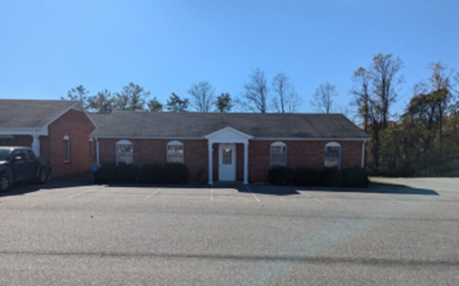 More Photos Of 1071 Turnpike Rd, Bedford Office For Lease