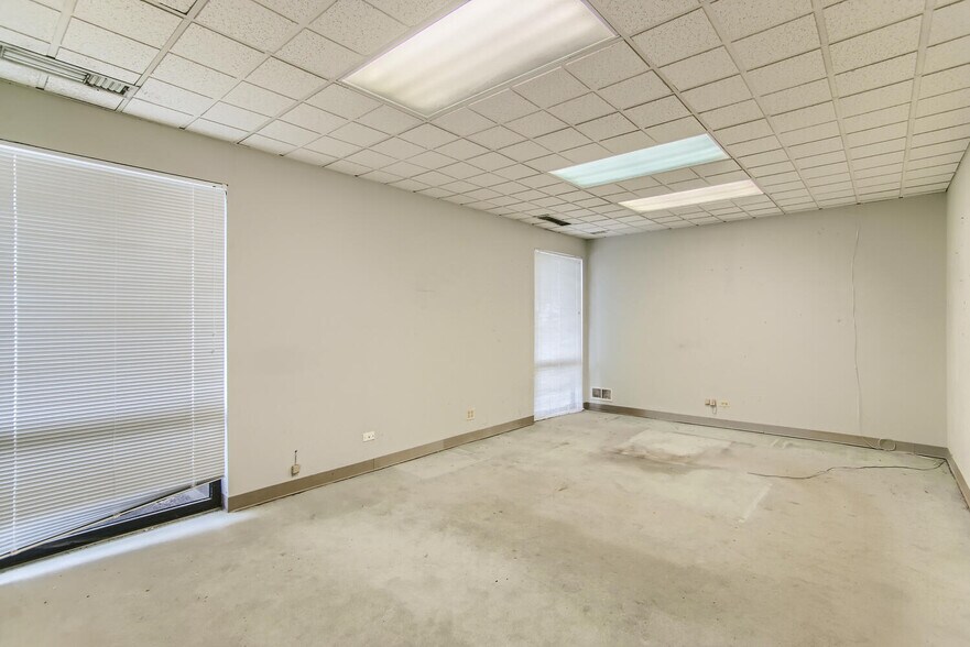 More Photos Of 415 E Golf Rd, Arlington Heights Office For Lease