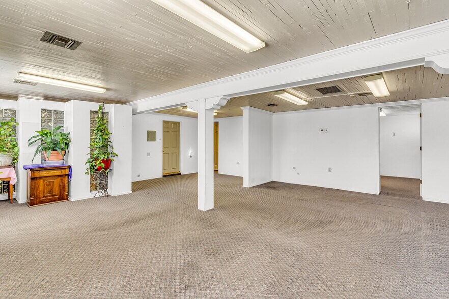 More Photos Of 2901 N Alvernon Way, Tucson Office For Sale