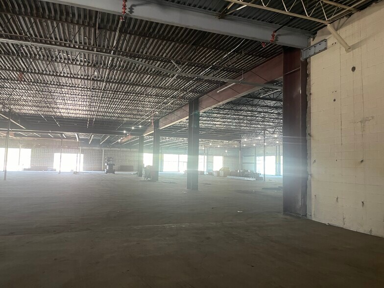 More Photos Of 7840 Limonite Ave, Jurupa Valley Storefront For Lease