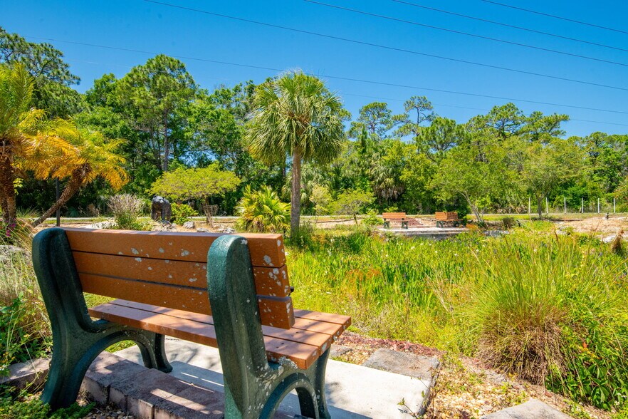 More Photos Of 7390 Shoal Line Blvd, Weeki Wachee Specialty For Sale