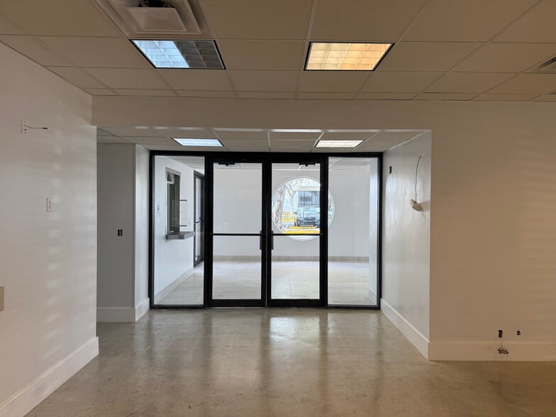 More Photos Of 2434 Hollywood Blvd, Hollywood Office For Sale