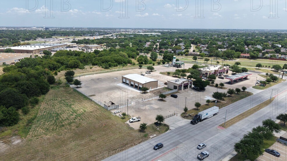 More Photos Of 1720 S Town East Blvd, Mesquite Service For Lease