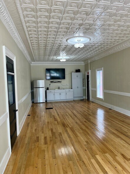 More Photos Of 24 N Miami St, West Milton Showroom For Lease