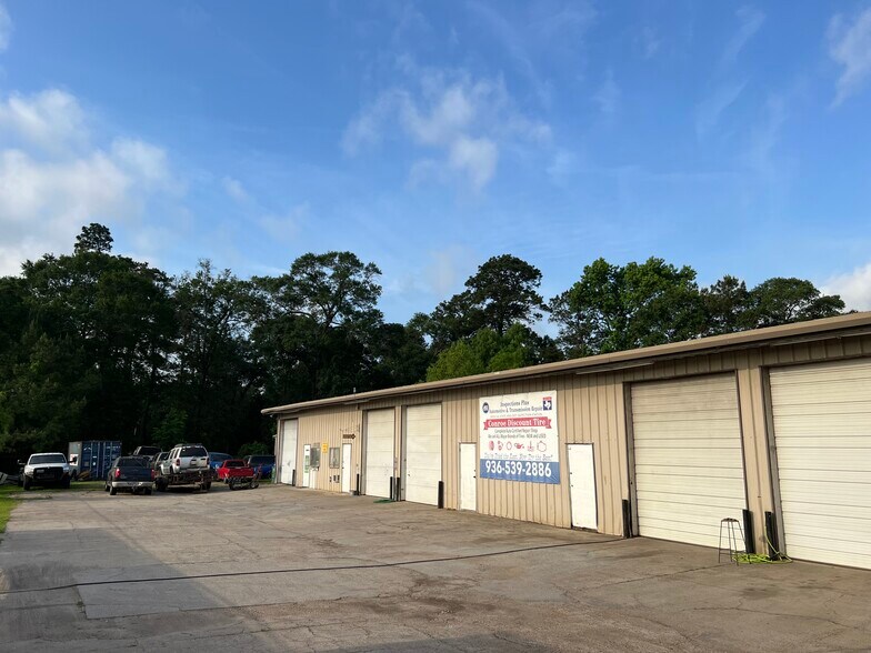 More Photos Of 12210 Highway 105 E, Conroe Warehouse For Lease