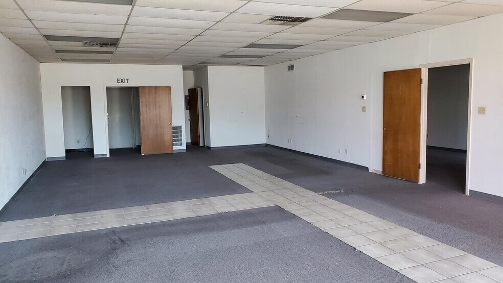 More Photos Of 330 W Northwest Hwy, Grapevine Unknown For Sale