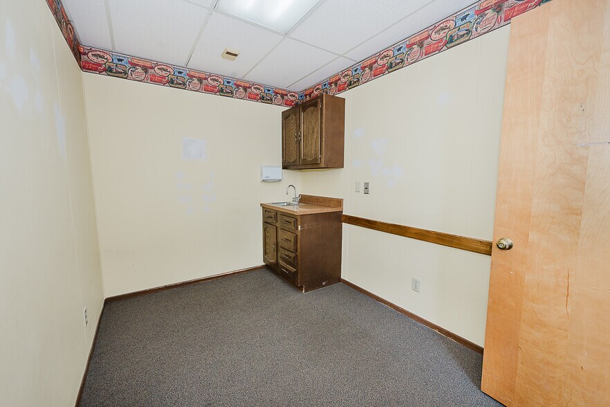 More Photos Of 1482 Butler Rd, Worthington Medical For Sale