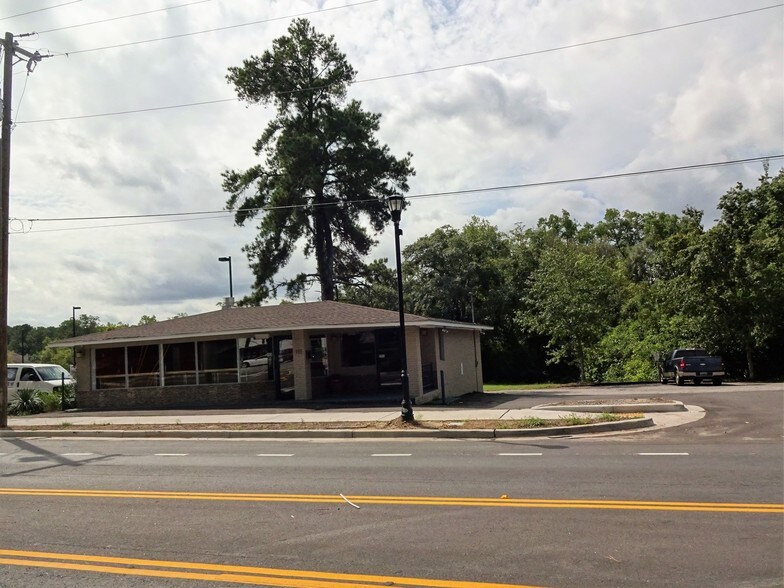 More Photos Of 115 W Main St, Lexington Restaurant For Sale