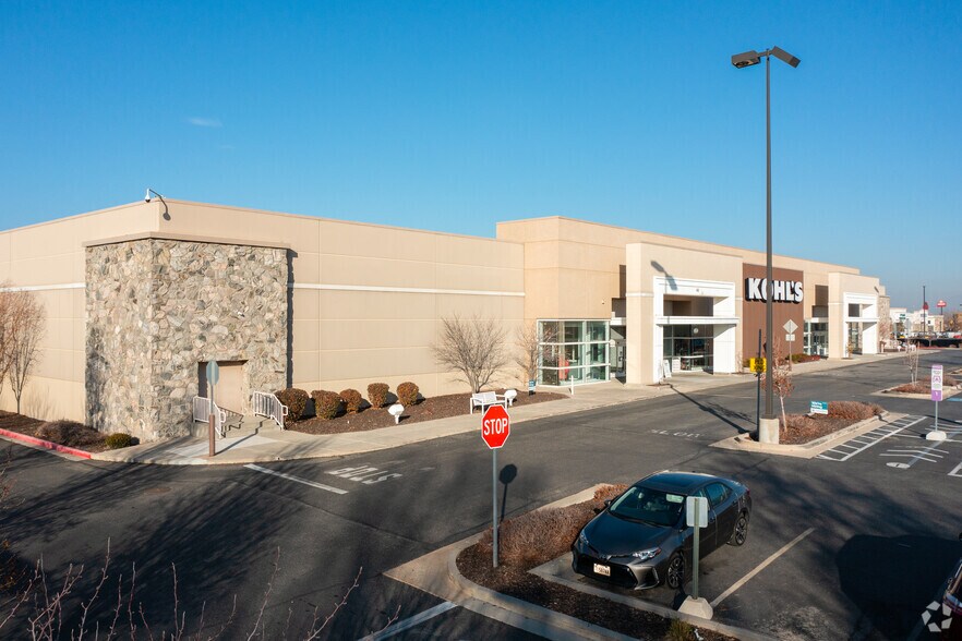 More Photos Of 49 S Frontage Rd, Centerville Department Store For Lease