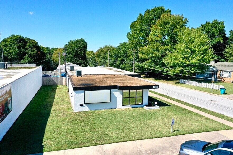 More Photos Of 1701 S Campbell Ave, Springfield Office For Sale