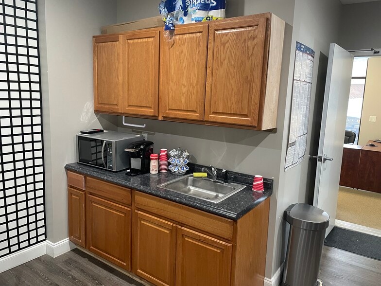 More Photos Of 4912 Alpinis Dr, Raleigh Flex For Lease