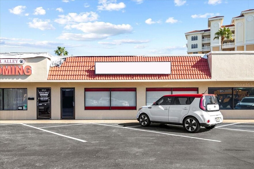 Primary Photo Of 200 Tamiami Trl N, Venice General Retail For Lease