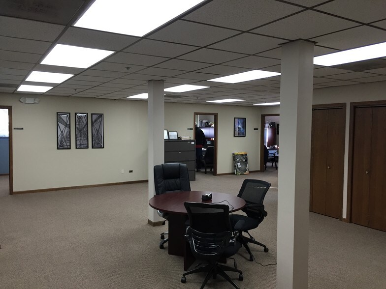 More Photos Of 1334 Enterprise Dr, Romeoville Warehouse For Lease