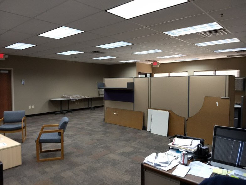 More Photos Of 820 N Concord St, South Saint Paul Light Distribution For Lease