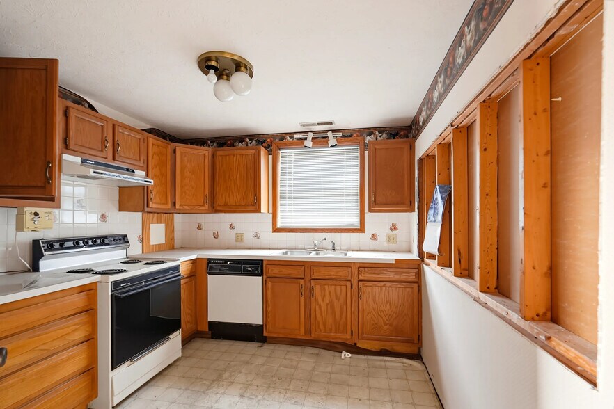 More Photos Of 3400 W Tuscarawas St, Canton Freestanding For Sale