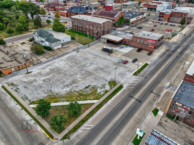 More Photos Of 110 E Hickory St, Streator Bar For Sale