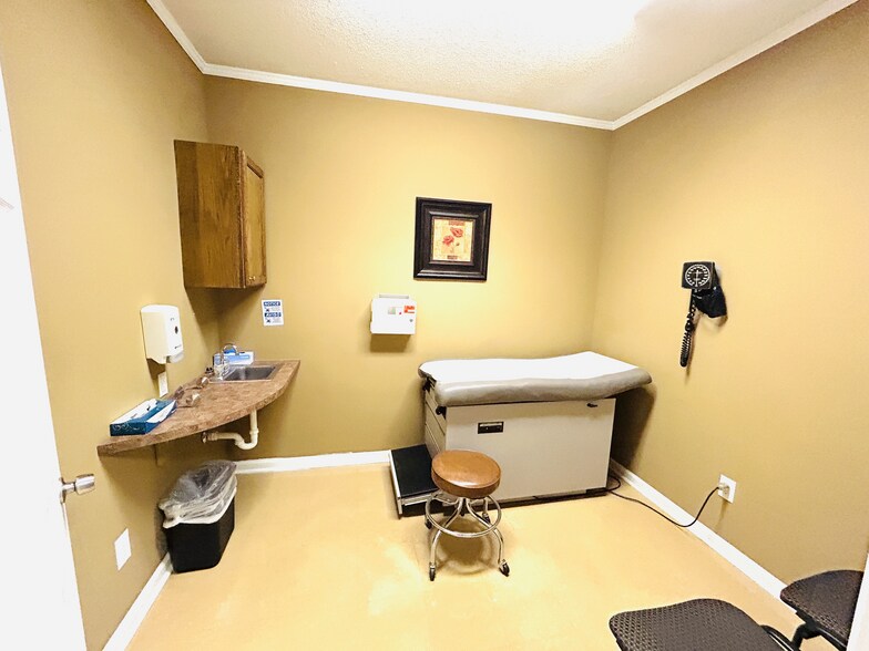 More Photos Of 200 E Battle St, Talladega Medical For Sale