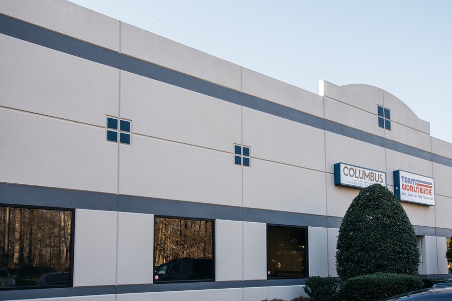 More Photos Of 3400 International Airport Dr, Charlotte Warehouse For Lease