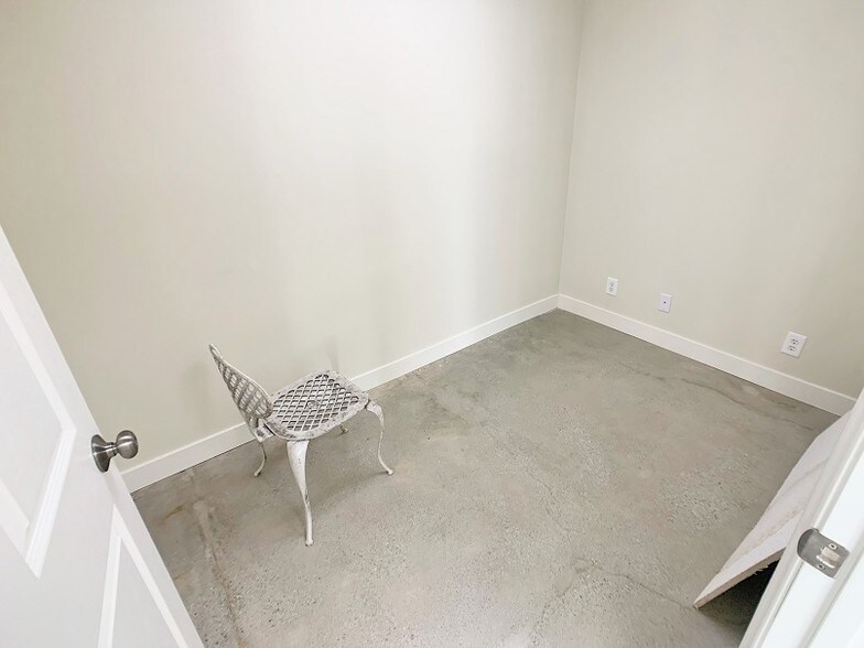 More Photos Of 935 N Vignes St, Los Angeles Auto Dealership For Lease