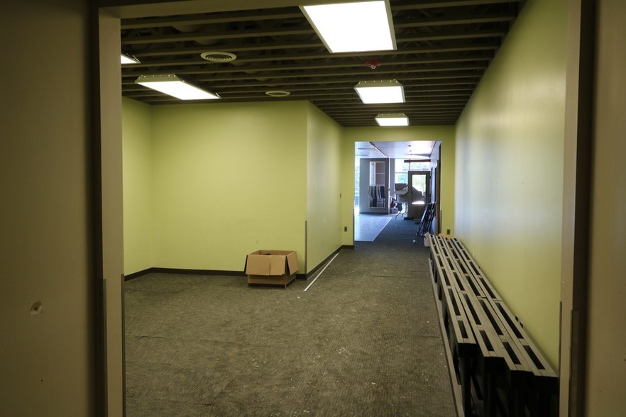 More Photos Of 3155 N College Ave, Fayetteville Storefront Retail Office For Lease