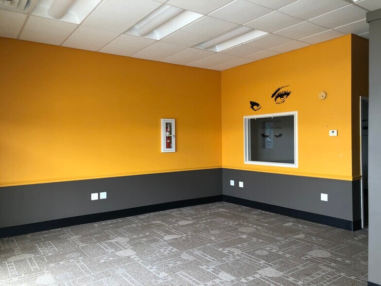 More Photos Of 2213-2217 Fayetteville Rd, Van Buren Storefront For Lease